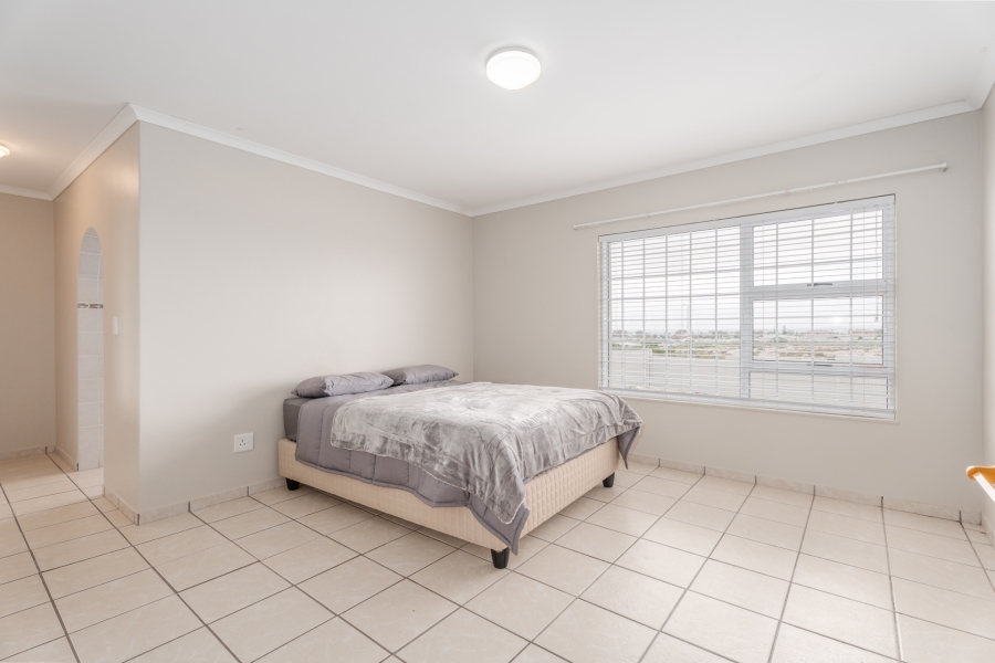 2 Bedroom Property for Sale in Middedorp Western Cape